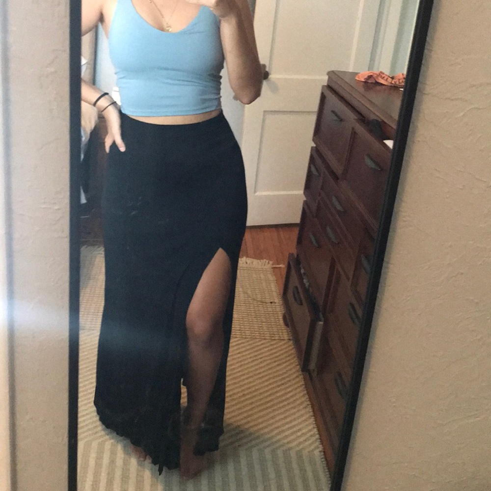 Abercrombie & Fitch black skirt with high slit - M